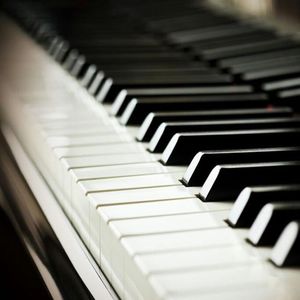 2O2O年正版先锋诗
